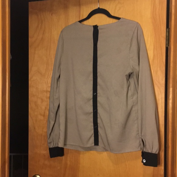 Long sleeve, gold blouse - Picture 2 of 4